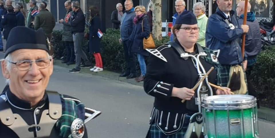 Een optreden van doedelzakband Graham Lowlanders Pipes and Drums.